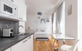 Stay2Gether Beige Nest - Metro Florenc